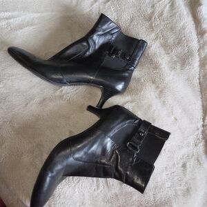 Anne Klein i flex Black Pointed Toe Leather Ankle Heeled Booties sz 9